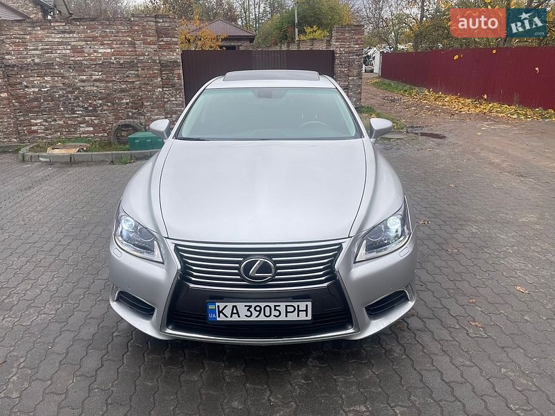 Седан Lexus LS 2013 в Львові