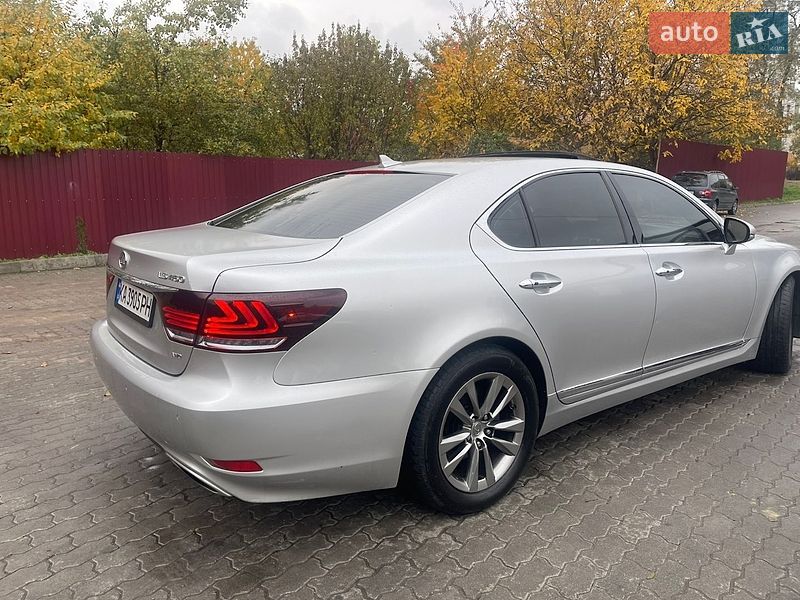 Седан Lexus LS 2013 в Львові