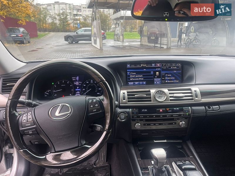 Седан Lexus LS 2013 в Львові