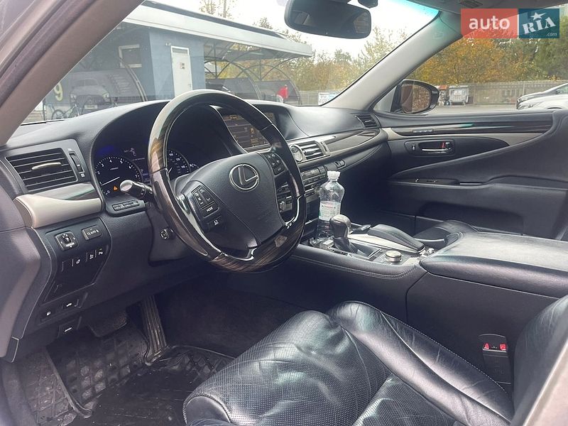 Седан Lexus LS 2013 в Львові