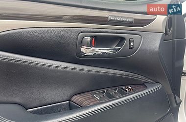Седан Lexus LS 2013 в Львові