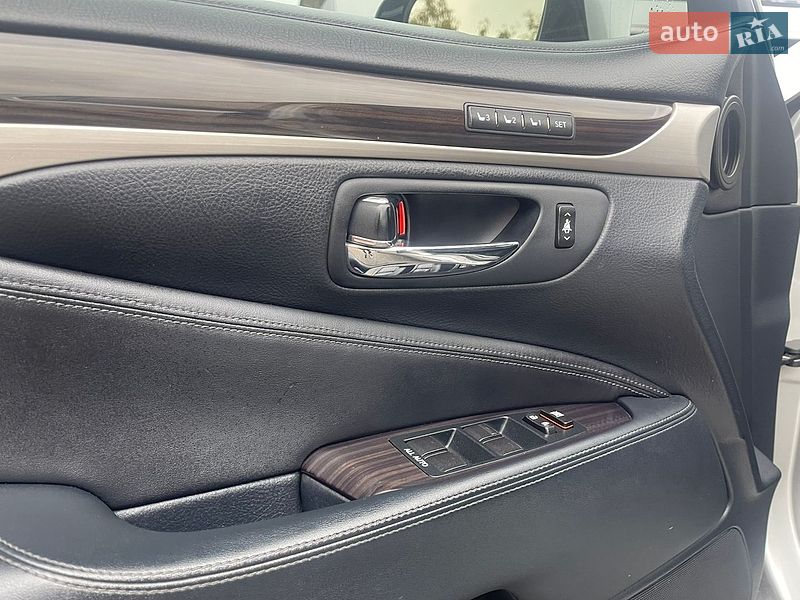 Седан Lexus LS 2013 в Львові