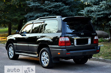 Внедорожник / Кроссовер Lexus LX 2003 в 