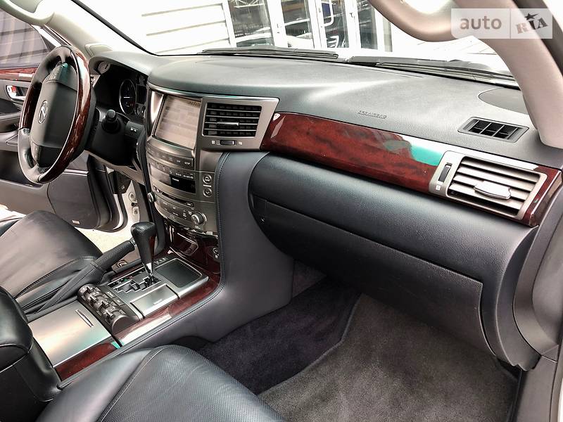 Позашляховик / Кросовер Lexus LX 2011 в Києві