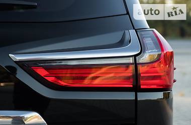 Позашляховик / Кросовер Lexus LX 2017 в 