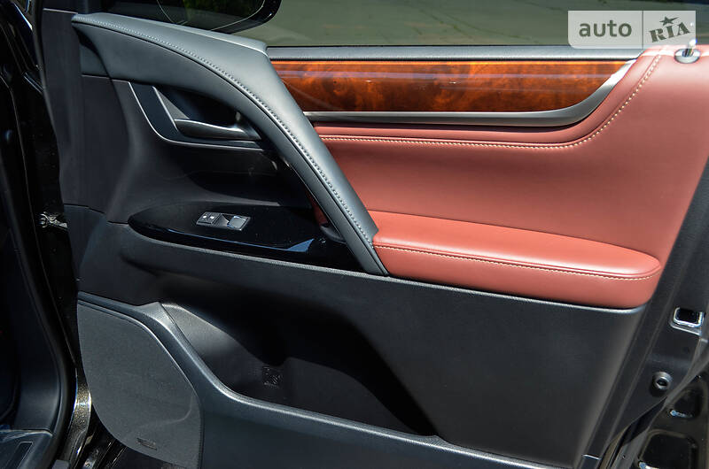 Позашляховик / Кросовер Lexus LX 2016 в Києві