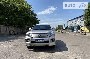Позашляховик / Кросовер Lexus LX 2013 в 