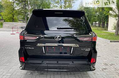 Позашляховик / Кросовер Lexus LX 2021 в 