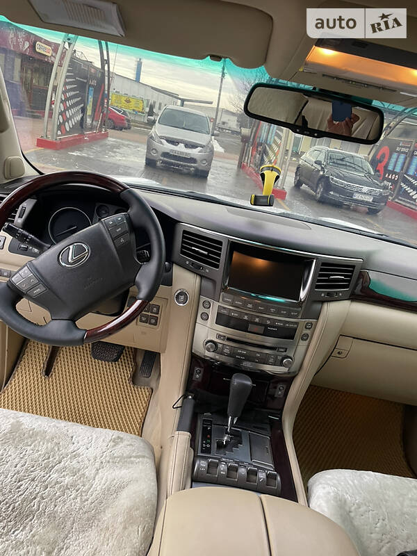 Внедорожник / Кроссовер Lexus LX 2010 в Киеве