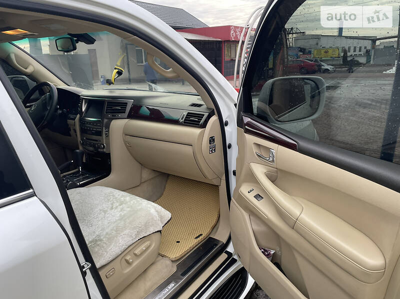 Внедорожник / Кроссовер Lexus LX 2010 в Киеве