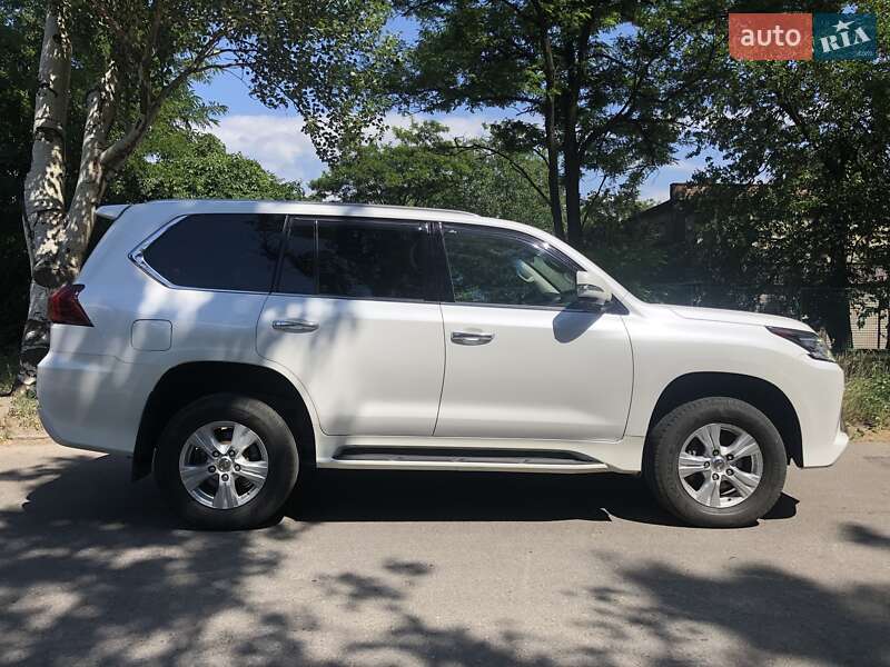 Внедорожник / Кроссовер Lexus LX 2016 в Запорожье