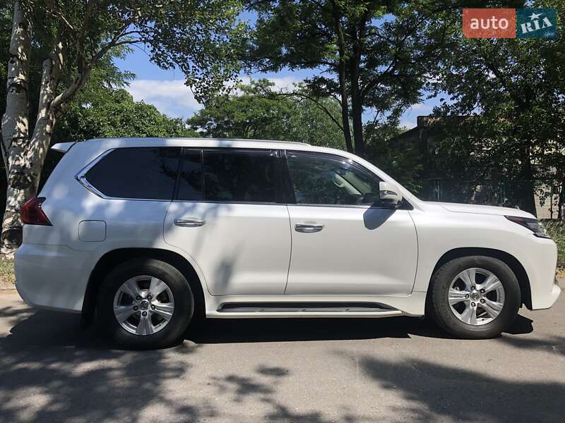 Внедорожник / Кроссовер Lexus LX 2016 в Запорожье