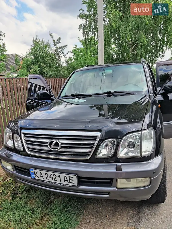 Внедорожник / Кроссовер Lexus LX 2004 в 