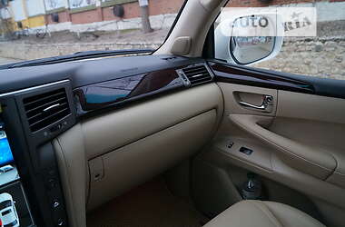 Внедорожник / Кроссовер Lexus LX 2011 в 