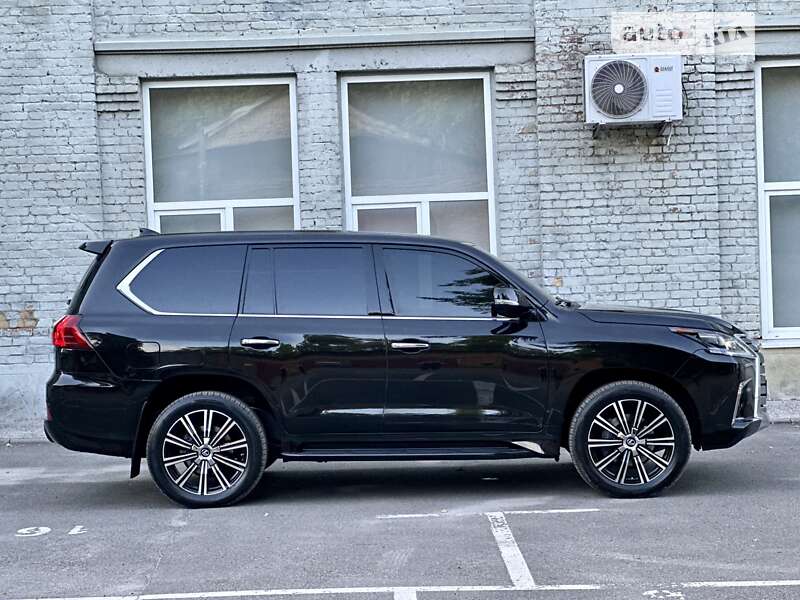 Позашляховик / Кросовер Lexus LX 2017 в Києві