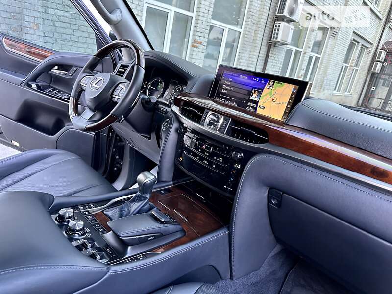 Позашляховик / Кросовер Lexus LX 2017 в Києві