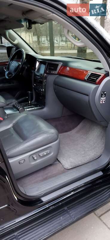 Позашляховик / Кросовер Lexus LX 2008 в Запоріжжі