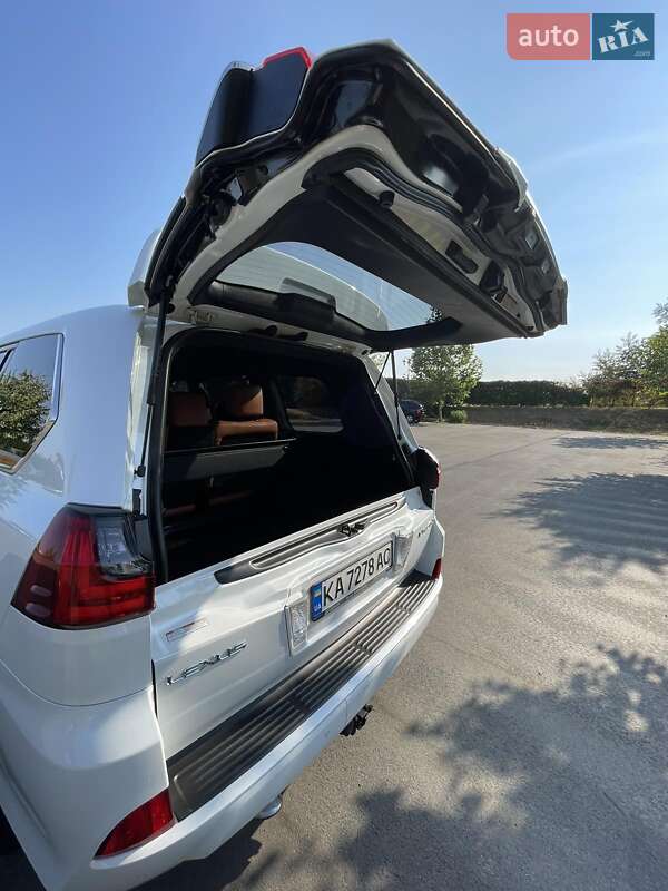 Позашляховик / Кросовер Lexus LX 2017 в Києві