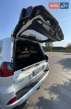 Внедорожник / Кроссовер Lexus LX 2017 в 