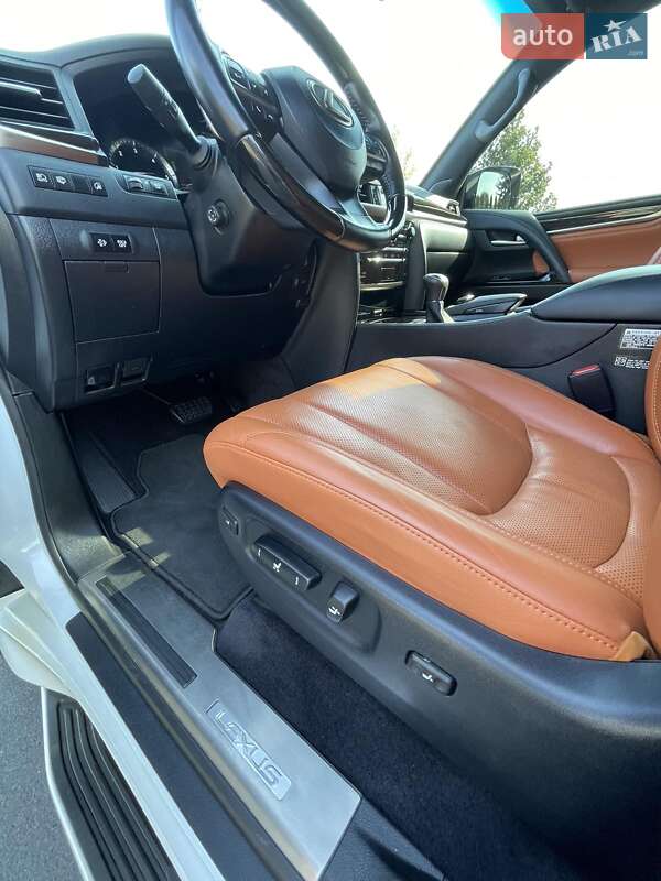 Позашляховик / Кросовер Lexus LX 2017 в Києві