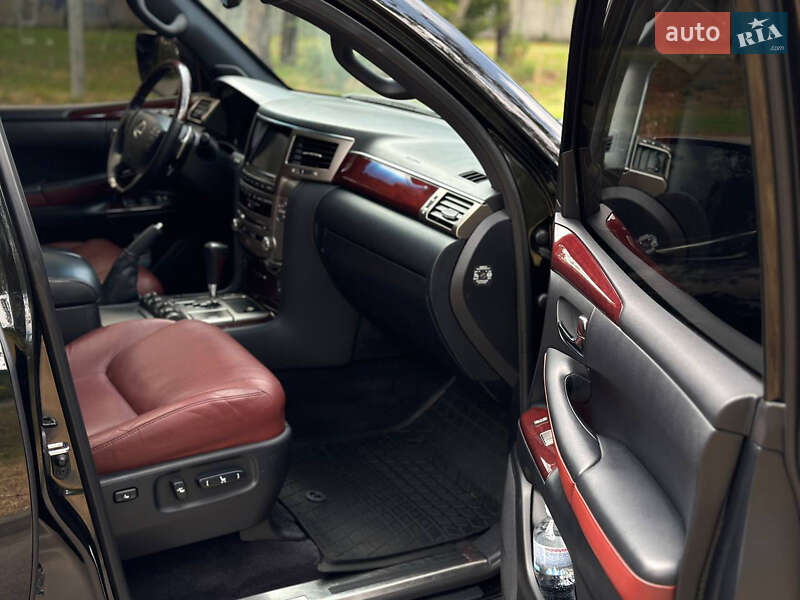 Внедорожник / Кроссовер Lexus LX 2014 в Черкассах