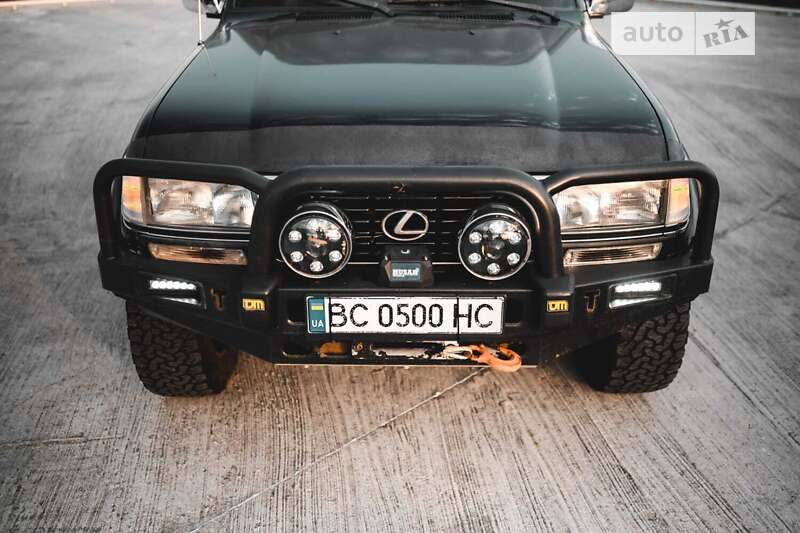 Внедорожник / Кроссовер Lexus LX 1996 в Киеве