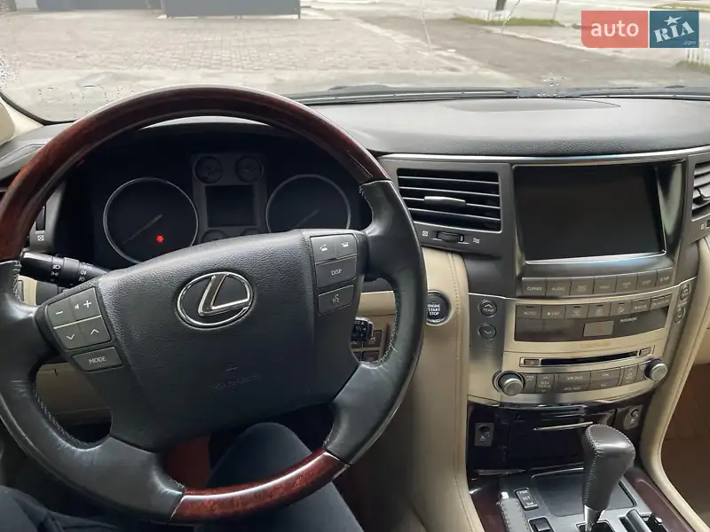 Lexus LX