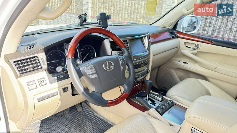 Внедорожник / Кроссовер Lexus LX 2008 в Яготине