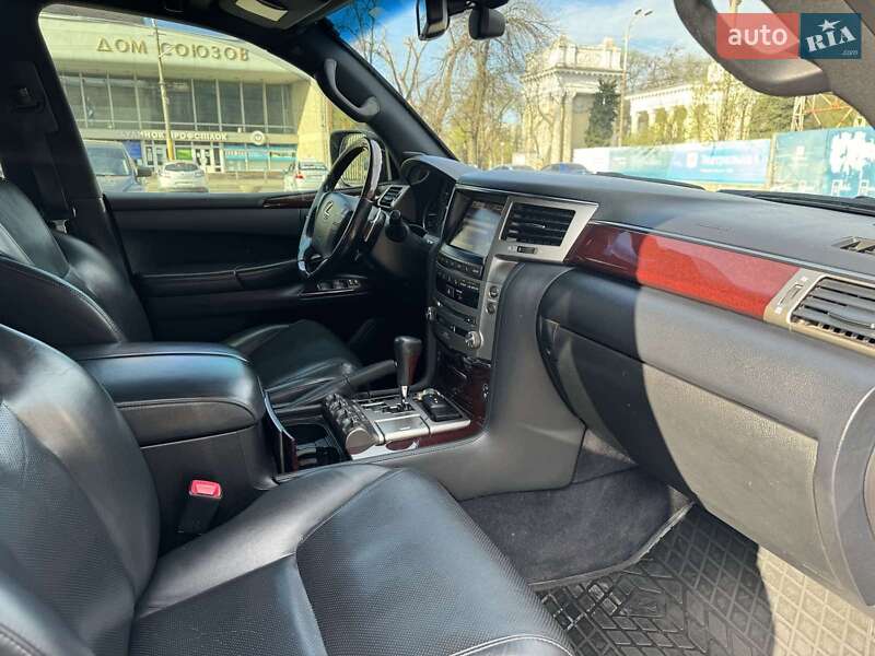 Внедорожник / Кроссовер Lexus LX 2014 в Днепре