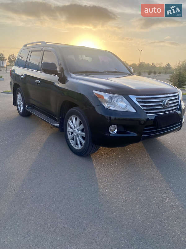 Внедорожник / Кроссовер Lexus LX 2008 в 