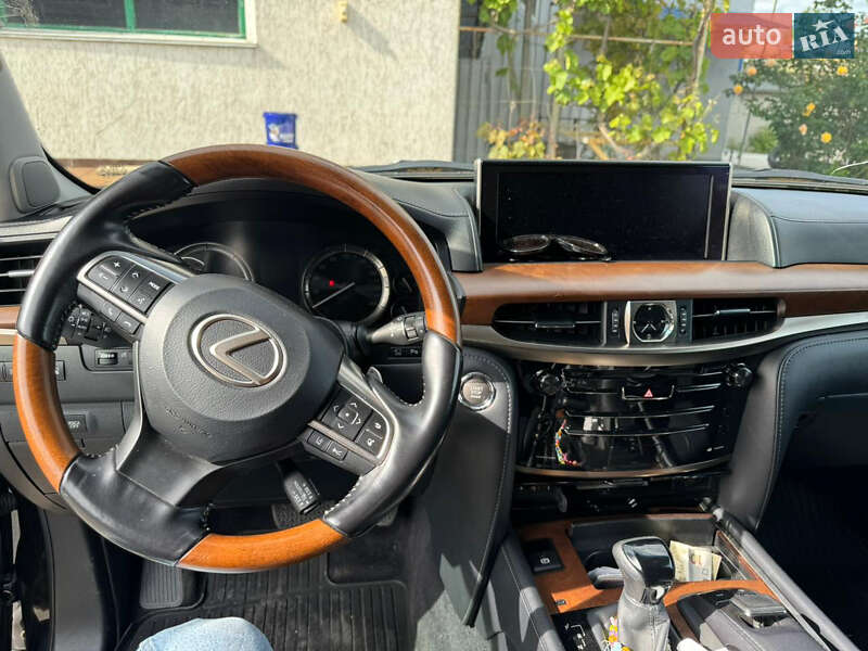Внедорожник / Кроссовер Lexus LX 2015 в Николаеве
