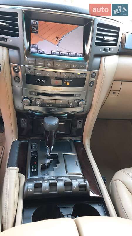 Позашляховик / Кросовер Lexus LX 2011 в Івано-Франківську