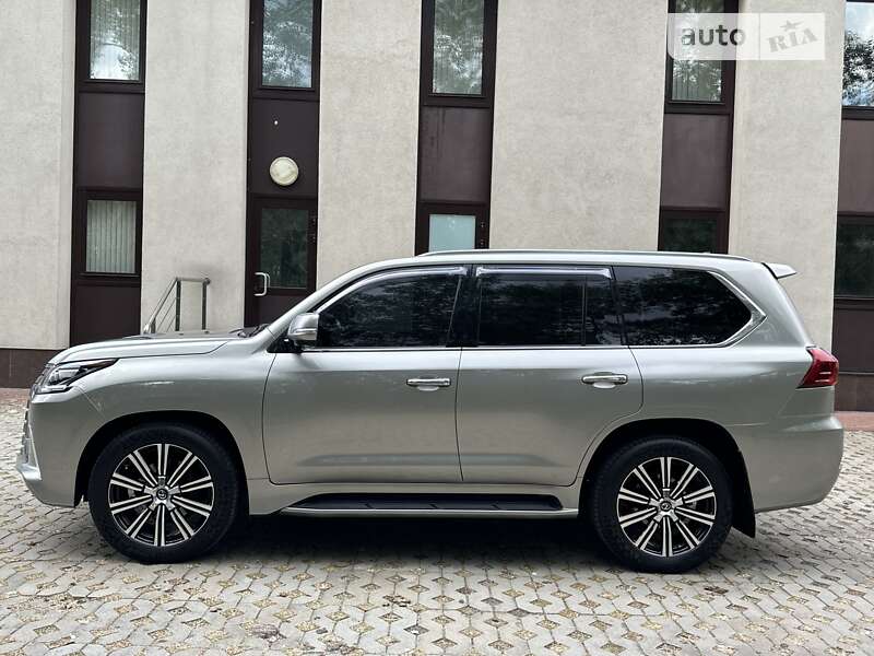 Внедорожник / Кроссовер Lexus LX 2017 в Киеве