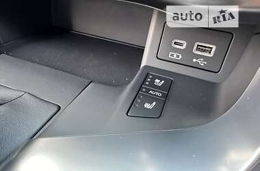Внедорожник / Кроссовер Lexus LX 2022 в 