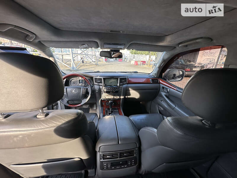 Позашляховик / Кросовер Lexus LX 2008 в Чернівцях