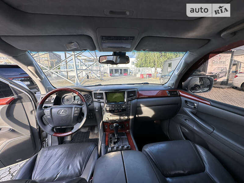 Позашляховик / Кросовер Lexus LX 2008 в Чернівцях