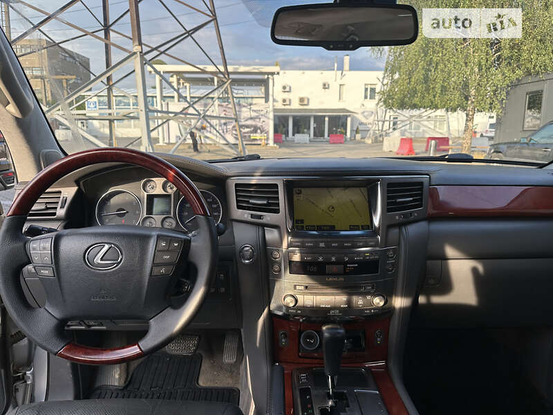 Позашляховик / Кросовер Lexus LX 2008 в Чернівцях