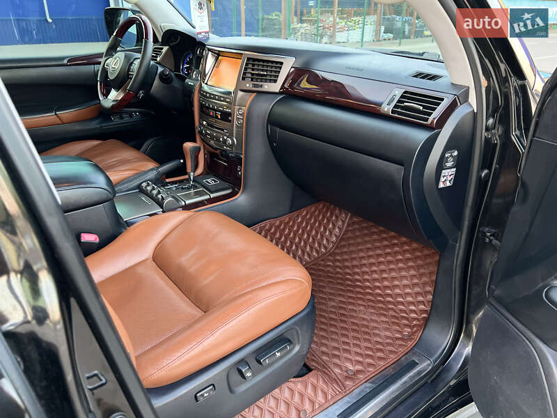 Внедорожник / Кроссовер Lexus LX 2011 в Тернополе