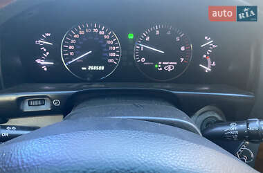 Внедорожник / Кроссовер Lexus LX 2004 в 
