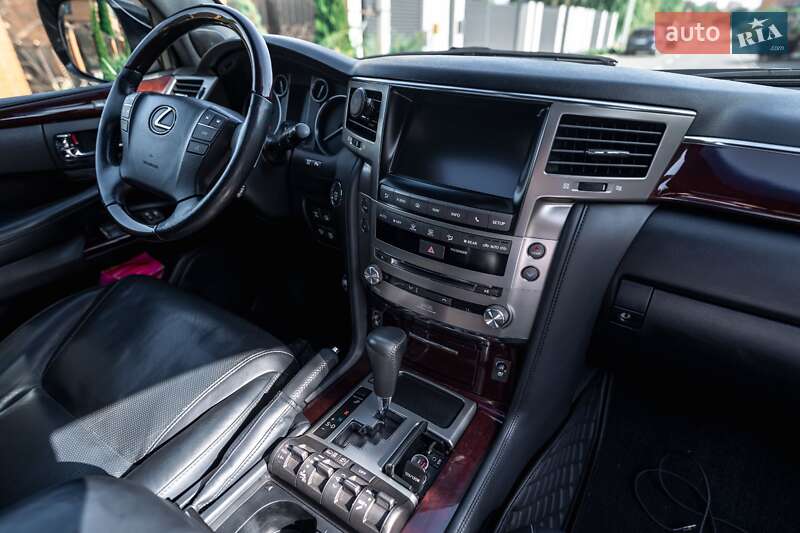 Позашляховик / Кросовер Lexus LX 2014 в Полтаві