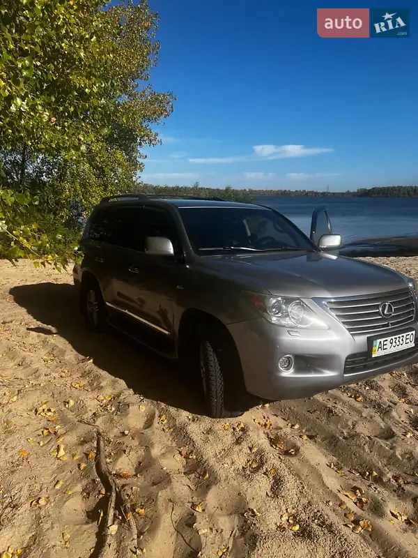Внедорожник / Кроссовер Lexus LX 2008 в 