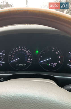 Внедорожник / Кроссовер Lexus LX 2006 в 