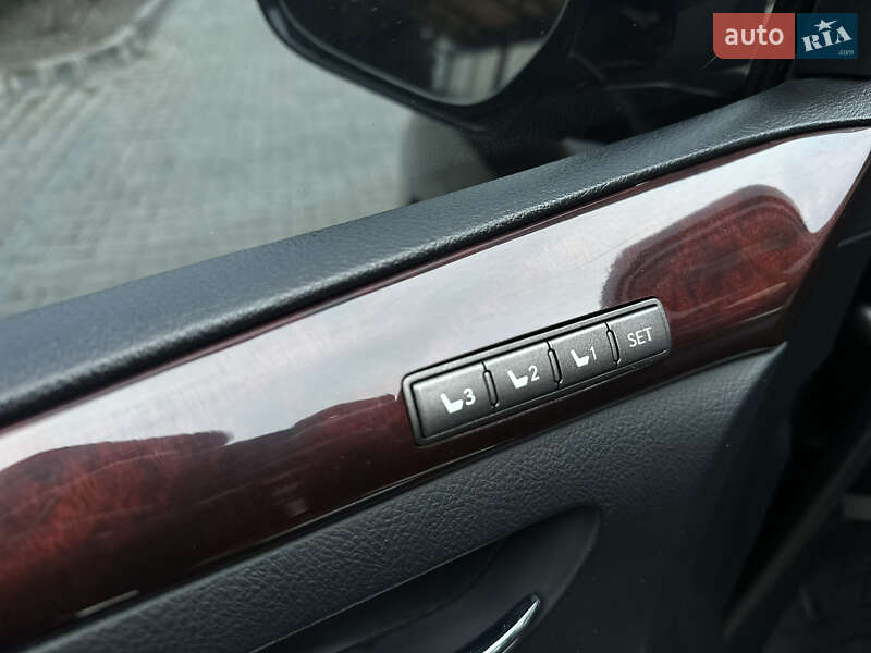 Внедорожник / Кроссовер Lexus LX 2011 в Одессе