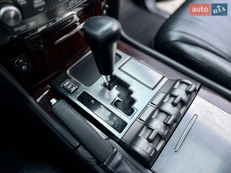 Внедорожник / Кроссовер Lexus LX 2011 в Одессе