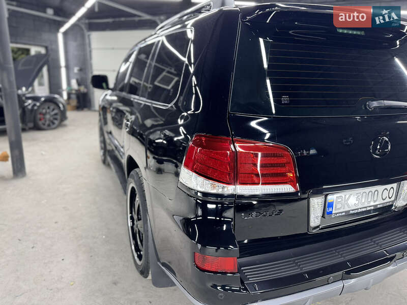 Позашляховик / Кросовер Lexus LX 2008 в Рівному