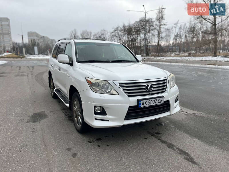 Lexus LX 2011