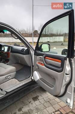 Внедорожник / Кроссовер Lexus LX 2005 в 