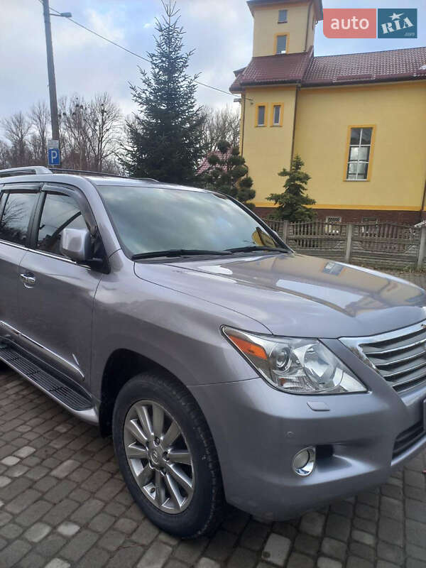 Внедорожник / Кроссовер Lexus LX 2010 в 