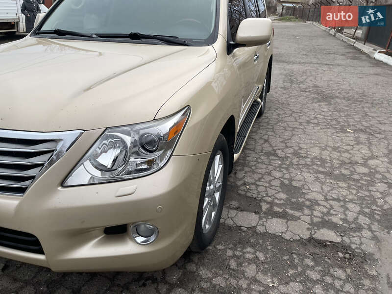 Внедорожник / Кроссовер Lexus LX 2008 в 