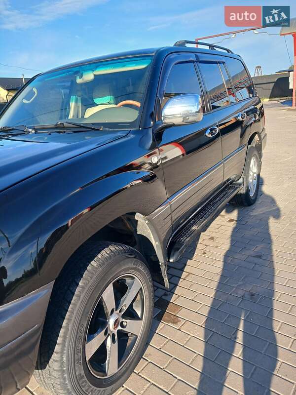Внедорожник / Кроссовер Lexus LX 2000 в 